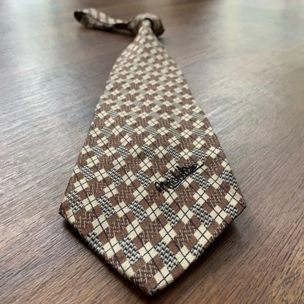 Michiko Koshino London Houndstooth Plaid Necktie